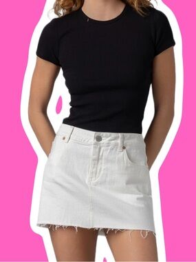Blank NYC NWT White denim mini skirt
Perfect for summer. Size 28/6  BlankNYC